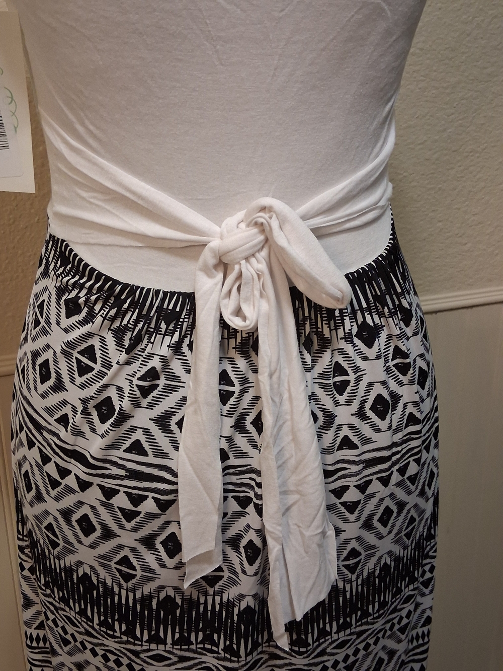 Filly Flair White and Black Geometric Print Maxi Dress - Picture 6 of 7